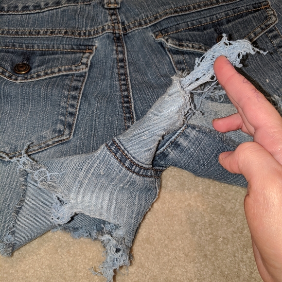 Croft & Barrow destressed shorts - Picture 2 of 5